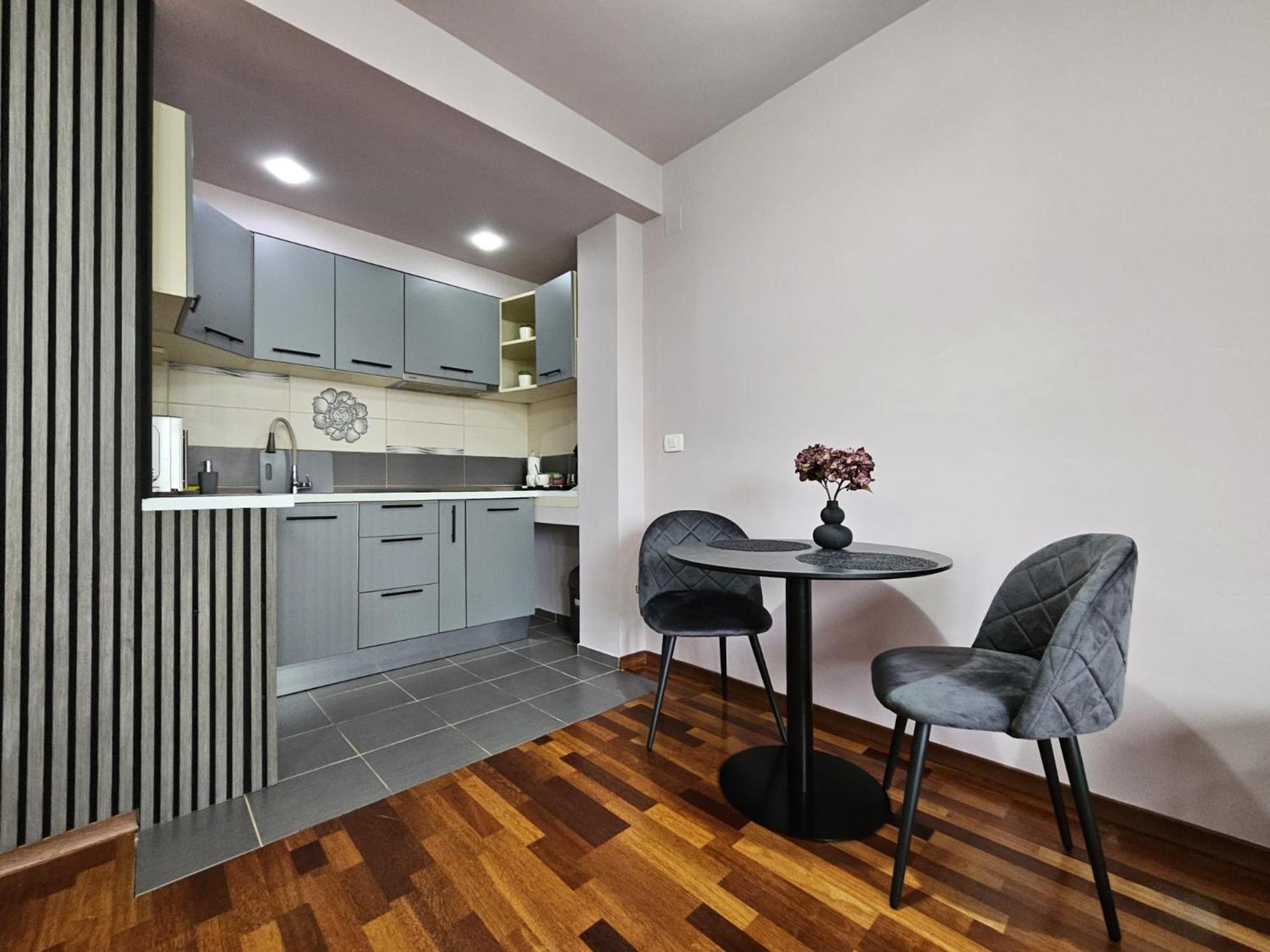 Central Sweet Apartment Self Check-In Timisoara Esterno foto